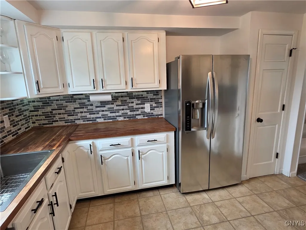 3978 Thrush Lane, Clay, New York 13090, Clay, New York 13090, 3 Bedrooms Bedrooms, 7 Rooms Rooms,1 BathroomBathrooms,Residential,For Sale,3978 Thrush Lane, Clay, New York 13090,S1622023