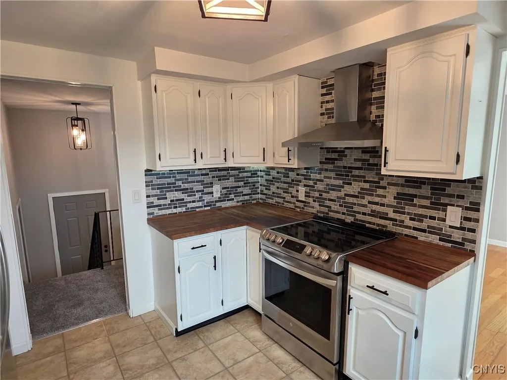 3978 Thrush Lane, Clay, New York 13090, Clay, New York 13090, 3 Bedrooms Bedrooms, 7 Rooms Rooms,1 BathroomBathrooms,Residential,For Sale,3978 Thrush Lane, Clay, New York 13090,S1622023