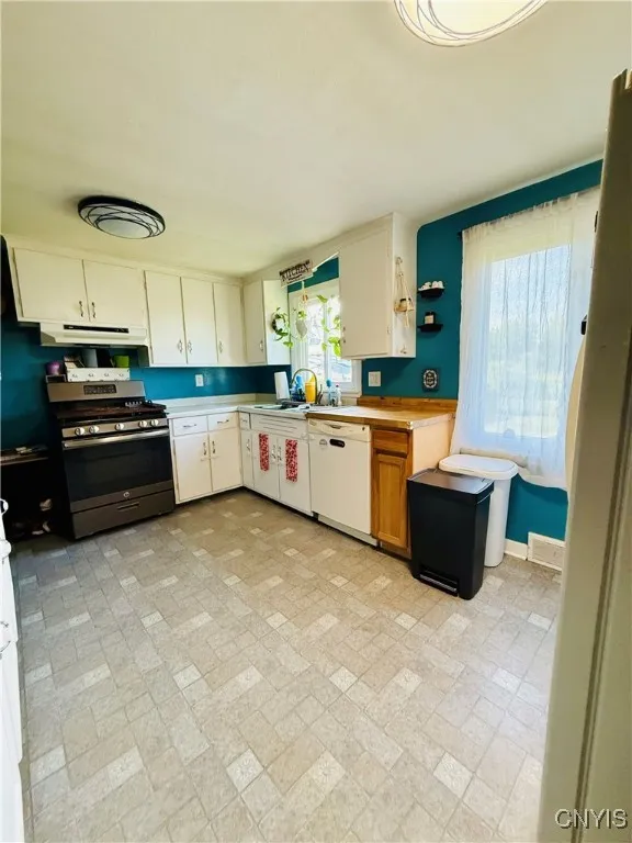 5577 Louis Avenue, Cicero, New York 13029, Cicero, New York 13029, 2 Bedrooms Bedrooms, 6 Rooms Rooms,2 BathroomsBathrooms,Residential,For Sale,5577 Louis Avenue, Cicero, New York 13029,S1621945