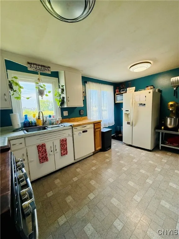 5577 Louis Avenue, Cicero, New York 13029, Cicero, New York 13029, 2 Bedrooms Bedrooms, 6 Rooms Rooms,2 BathroomsBathrooms,Residential,For Sale,5577 Louis Avenue, Cicero, New York 13029,S1621945