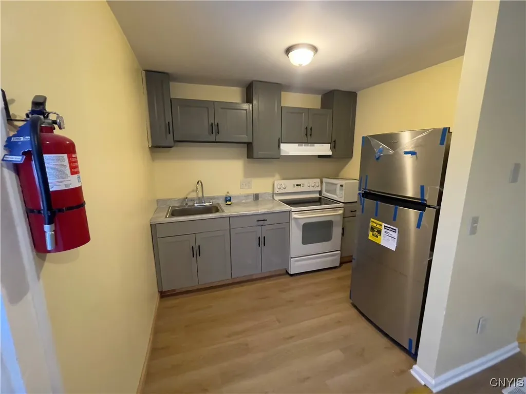 318 Kellog Street, Syracuse, New York 13024, Syracuse, New York 13024, 3 Bedrooms Bedrooms, 6 Rooms Rooms,1 BathroomBathrooms,Residential Lease,For Rent,318 Kellog Street, Syracuse, New York 13024,S1622040