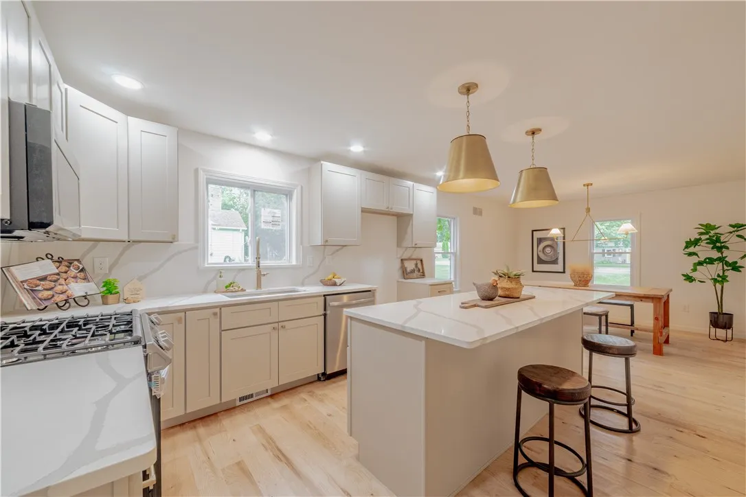166 Whitney Road, Perinton, New York 14526, Perinton, New York 14526, 2 Bedrooms Bedrooms, 6 Rooms Rooms,2 BathroomsBathrooms,Residential,For Sale,166 Whitney Road, Perinton, New York 14526,R1621985