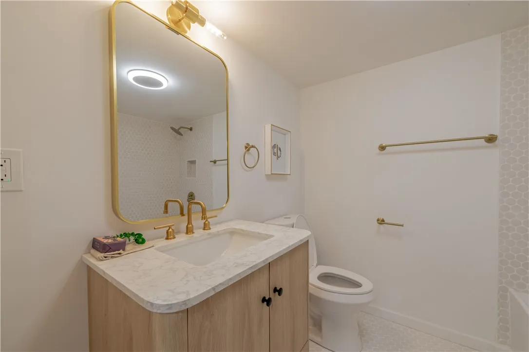 166 Whitney Road, Perinton, New York 14526, Perinton, New York 14526, 2 Bedrooms Bedrooms, 6 Rooms Rooms,2 BathroomsBathrooms,Residential,For Sale,166 Whitney Road, Perinton, New York 14526,R1621985