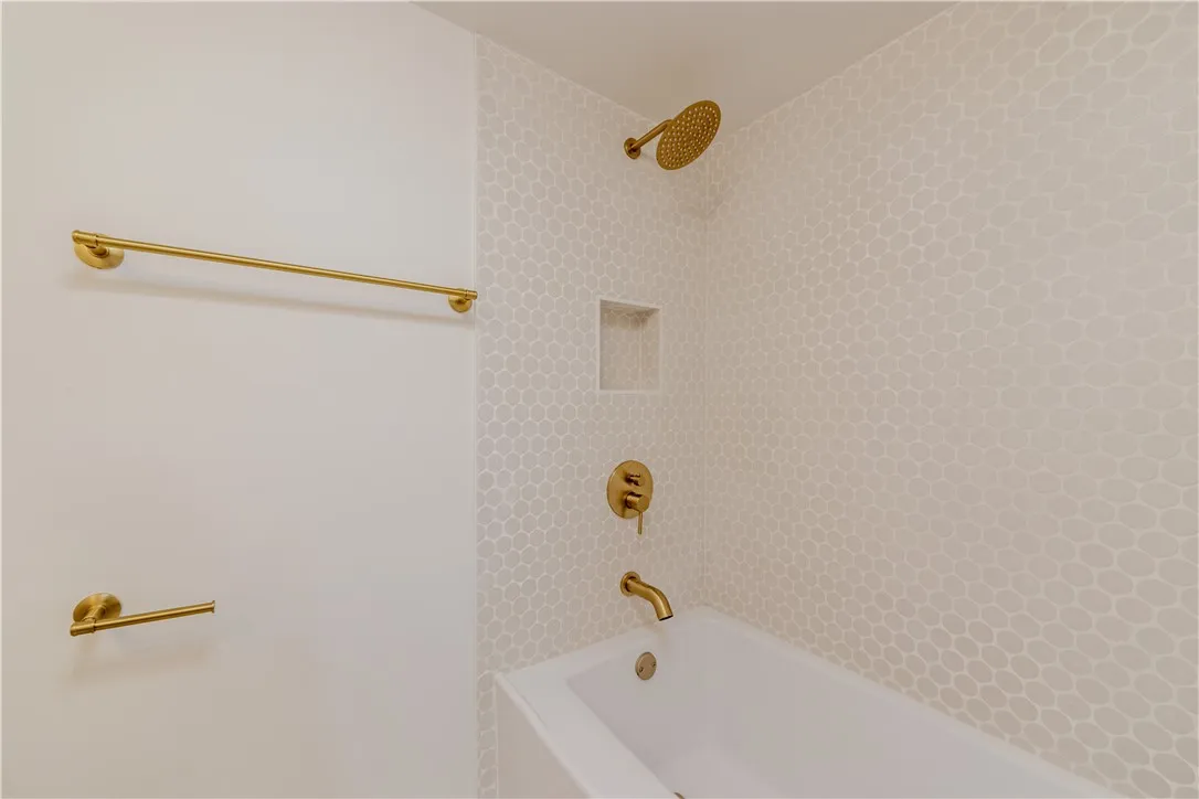 166 Whitney Road, Perinton, New York 14526, Perinton, New York 14526, 2 Bedrooms Bedrooms, 6 Rooms Rooms,2 BathroomsBathrooms,Residential,For Sale,166 Whitney Road, Perinton, New York 14526,R1621985