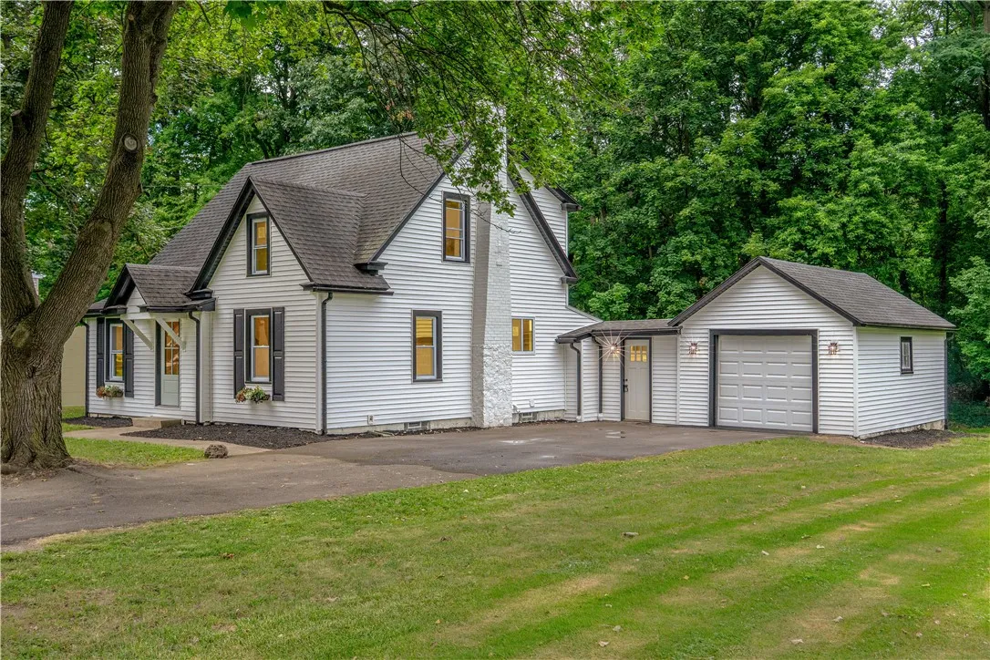 166 Whitney Road, Perinton, New York 14526, Perinton, New York 14526, 2 Bedrooms Bedrooms, 6 Rooms Rooms,2 BathroomsBathrooms,Residential,For Sale,166 Whitney Road, Perinton, New York 14526,R1621985