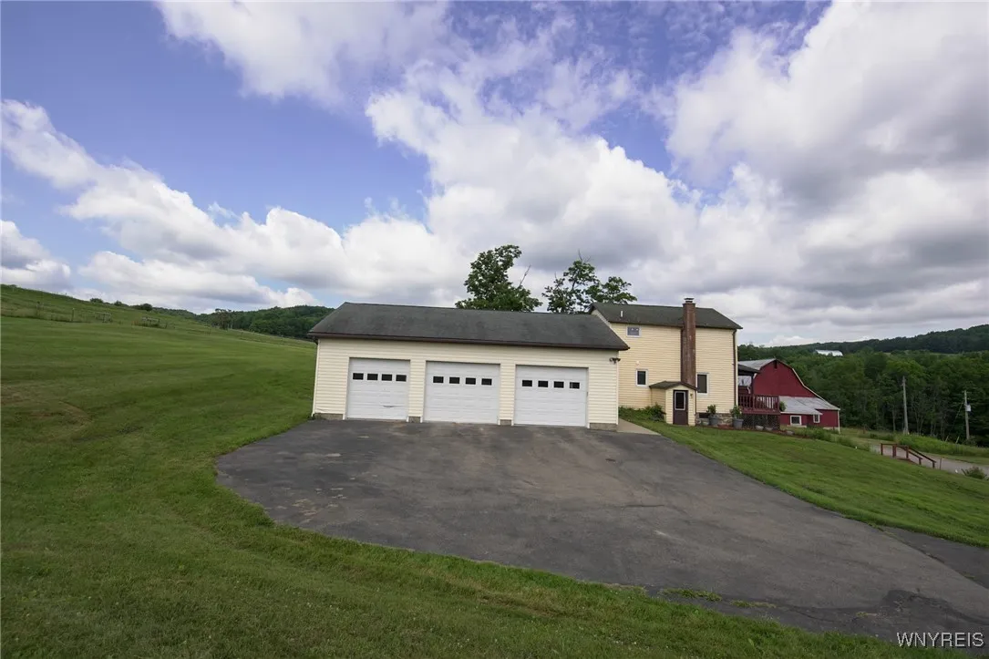 9935 Swift Road, Cuba, New York 14727, Cuba, New York 14727, 5 Bedrooms Bedrooms, 11 Rooms Rooms,3 BathroomsBathrooms,Residential,For Sale,9935 Swift Road, Cuba, New York 14727,B1621049
