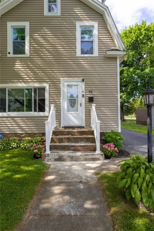93 Atwell Street, Rochester, New York 14612, Rochester, New York 14612, 2 Bedrooms Bedrooms, 5 Rooms Rooms,1 BathroomBathrooms,Residential,For Sale,93 Atwell Street, Rochester, New York 14612,R1621574