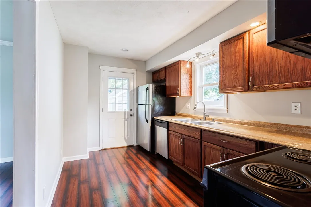 93 Atwell Street, Rochester, New York 14612, Rochester, New York 14612, 2 Bedrooms Bedrooms, 5 Rooms Rooms,1 BathroomBathrooms,Residential,For Sale,93 Atwell Street, Rochester, New York 14612,R1621574