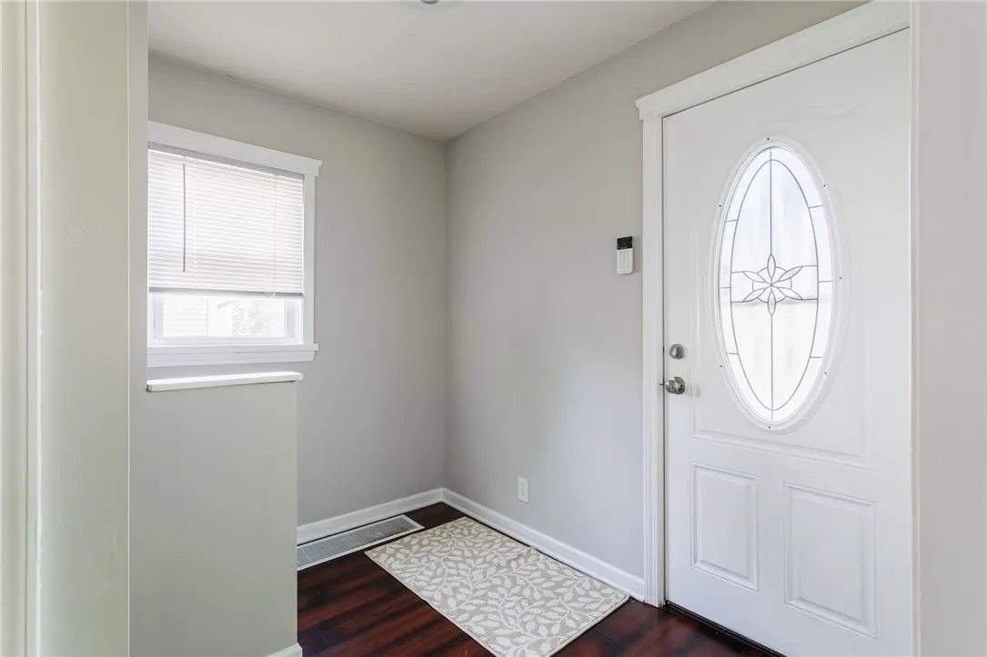 93 Atwell Street, Rochester, New York 14612, Rochester, New York 14612, 2 Bedrooms Bedrooms, 5 Rooms Rooms,1 BathroomBathrooms,Residential,For Sale,93 Atwell Street, Rochester, New York 14612,R1621574