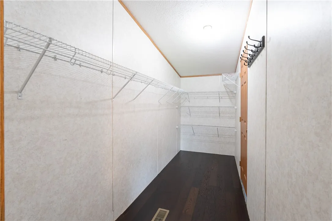 Main Bedroom Walk In Closet