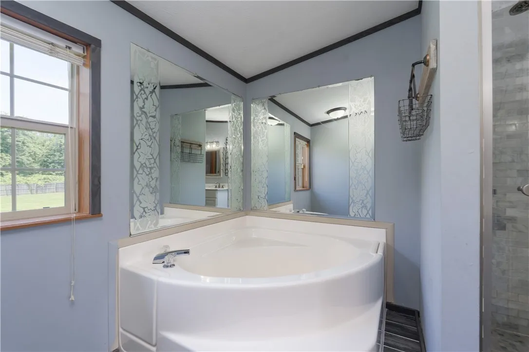 Main Bedroom\'s Bathroom
