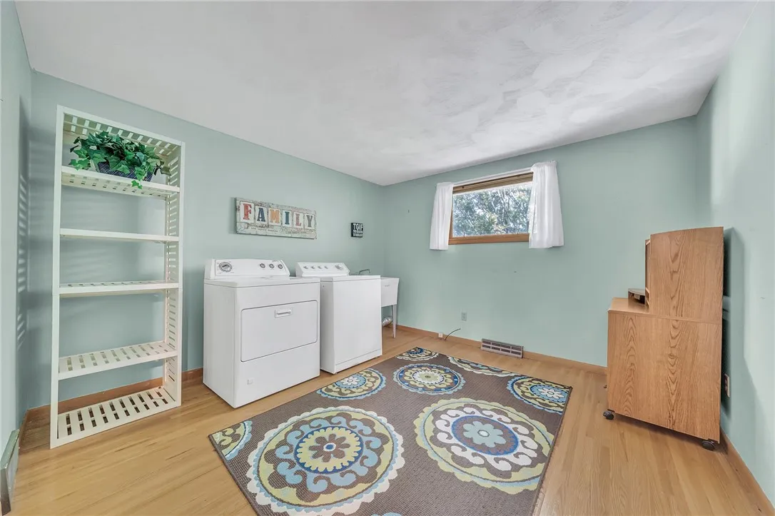 129 Patrice, Amherst, New York 14221, Amherst, New York 14221, 3 Bedrooms Bedrooms, 7 Rooms Rooms,1 BathroomBathrooms,Residential,For Sale,129 Patrice, Amherst, New York 14221,R1621798