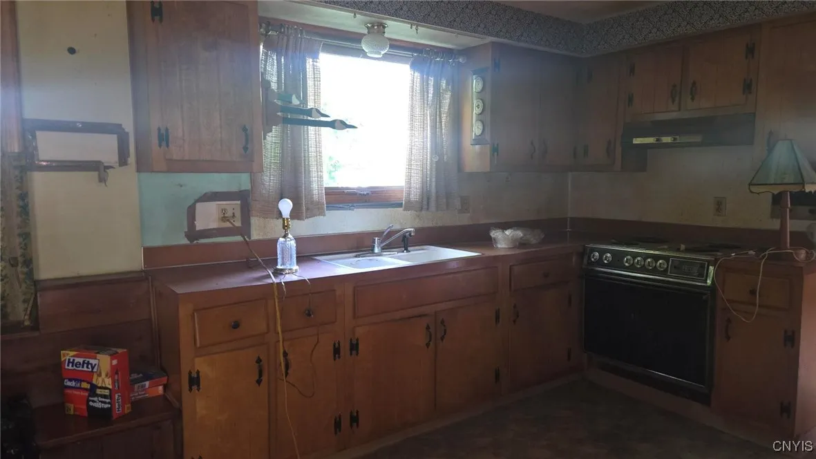 4115 Poplar Drive, Clay, New York 13090, Clay, New York 13090, 4 Bedrooms Bedrooms, 8 Rooms Rooms,1 BathroomBathrooms,Residential,Closed,4115 Poplar Drive, Clay, New York 13090,0,S1622025