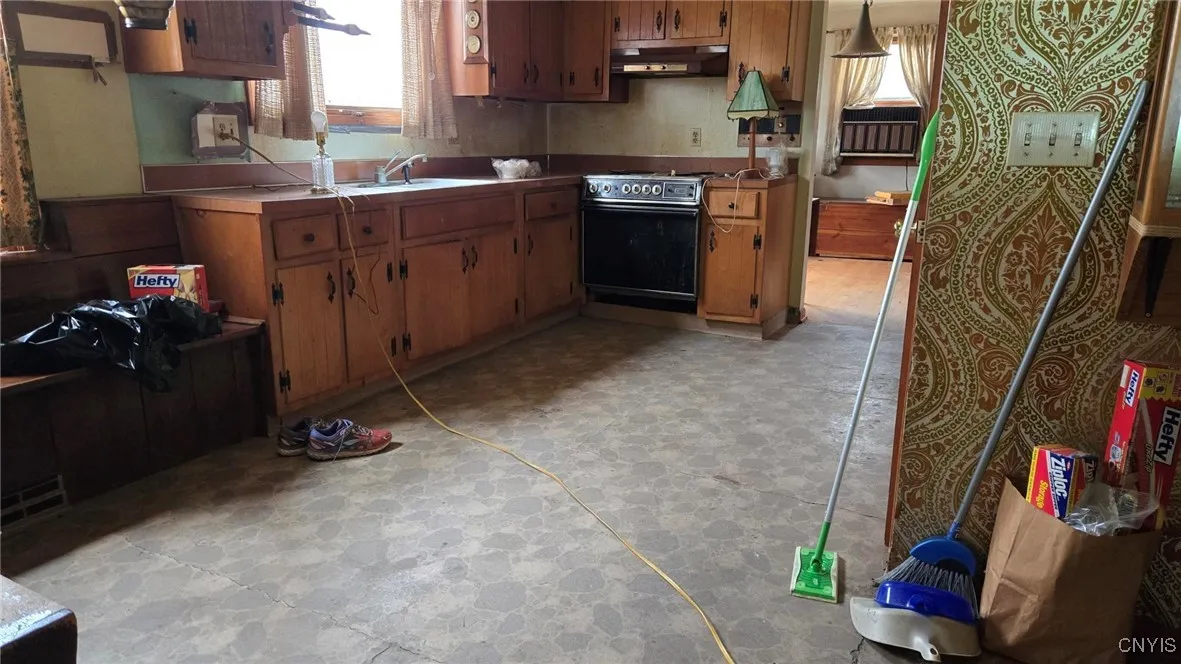 4115 Poplar Drive, Clay, New York 13090, Clay, New York 13090, 4 Bedrooms Bedrooms, 8 Rooms Rooms,1 BathroomBathrooms,Residential,Closed,4115 Poplar Drive, Clay, New York 13090,0,S1622025