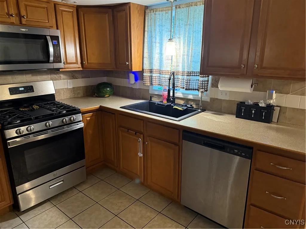 10 North 8th Street, Fulton, New York 13069, Fulton, New York 13069, 3 Bedrooms Bedrooms, 10 Rooms Rooms,2 BathroomsBathrooms,Residential,For Sale,10 North 8th Street, Fulton, New York 13069,S1621862