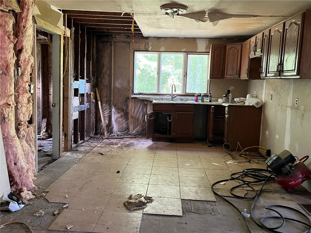 10276 Roosevelt Highway, Yates, New York 14098, Yates, New York 14098, 3 Bedrooms Bedrooms, 8 Rooms Rooms,1 BathroomBathrooms,Residential,For Sale,10276 Roosevelt Highway, Yates, New York 14098,R1621801