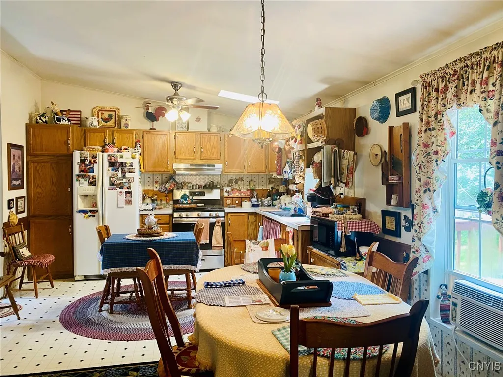 Such a great layout for entertaining
