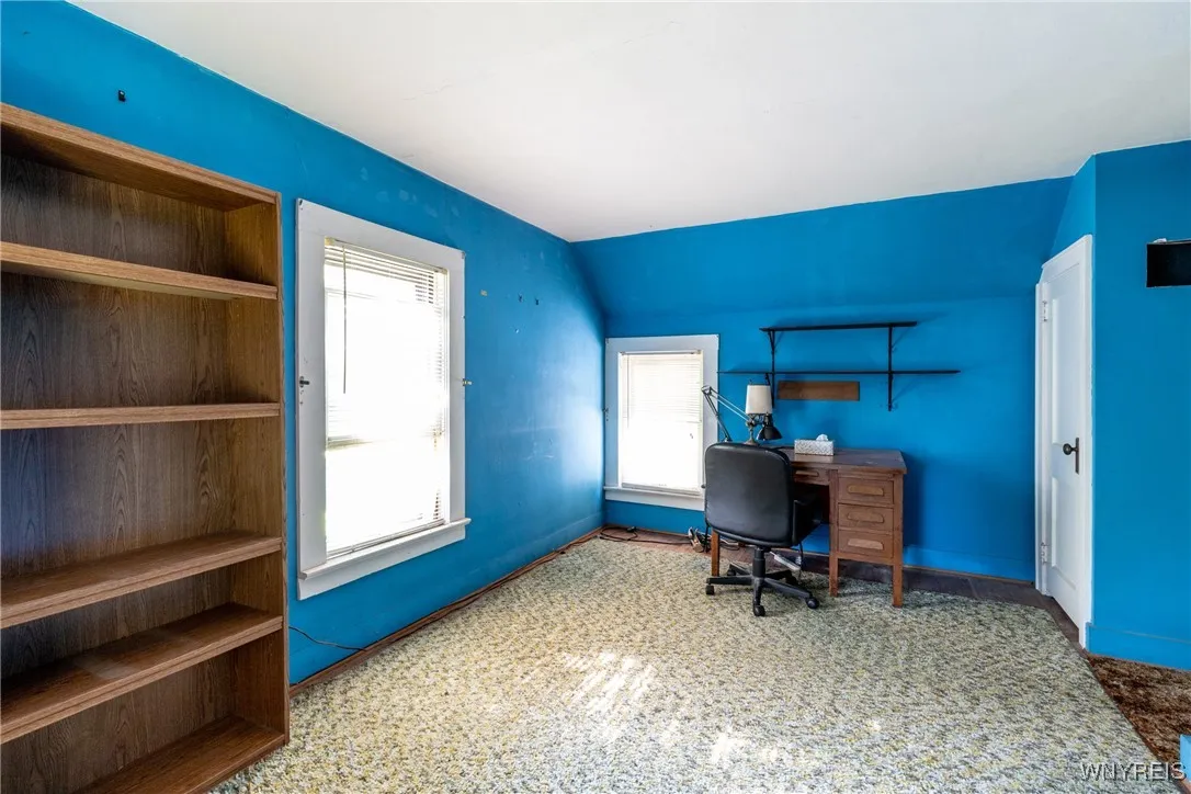 Current owners used 3rd bvedroom for a home office.
