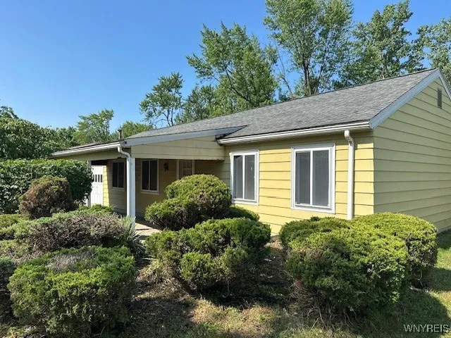 454 Campus Drive, Amherst, New York 14226, Amherst, New York 14226, 3 Bedrooms Bedrooms, 6 Rooms Rooms,1 BathroomBathrooms,Residential,For Sale,454 Campus Drive, Amherst, New York 14226,B1622061