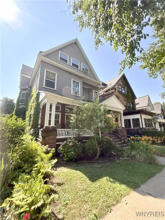 42 Richmond Avenue, Buffalo, New York 14222, Buffalo, New York 14222, 2 Bedrooms Bedrooms, 8 Rooms Rooms,1 BathroomBathrooms,Residential Lease,For Rent,42 Richmond Avenue, Buffalo, New York 14222,B1621742