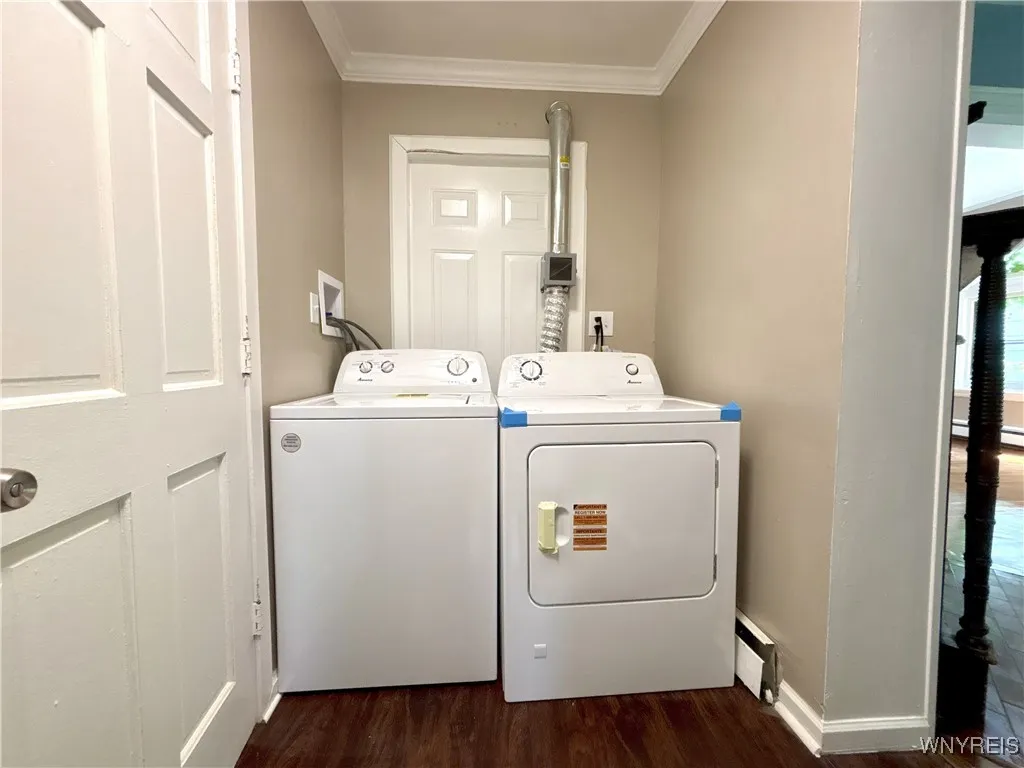 42 Richmond Avenue, Buffalo, New York 14222, Buffalo, New York 14222, 2 Bedrooms Bedrooms, 8 Rooms Rooms,1 BathroomBathrooms,Residential Lease,For Rent,42 Richmond Avenue, Buffalo, New York 14222,B1621742