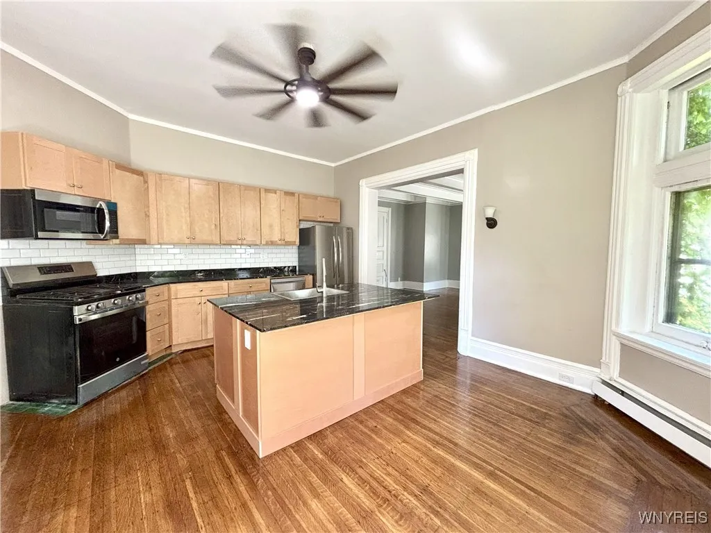 42 Richmond Avenue, Buffalo, New York 14222, Buffalo, New York 14222, 2 Bedrooms Bedrooms, 8 Rooms Rooms,1 BathroomBathrooms,Residential Lease,For Rent,42 Richmond Avenue, Buffalo, New York 14222,B1621742