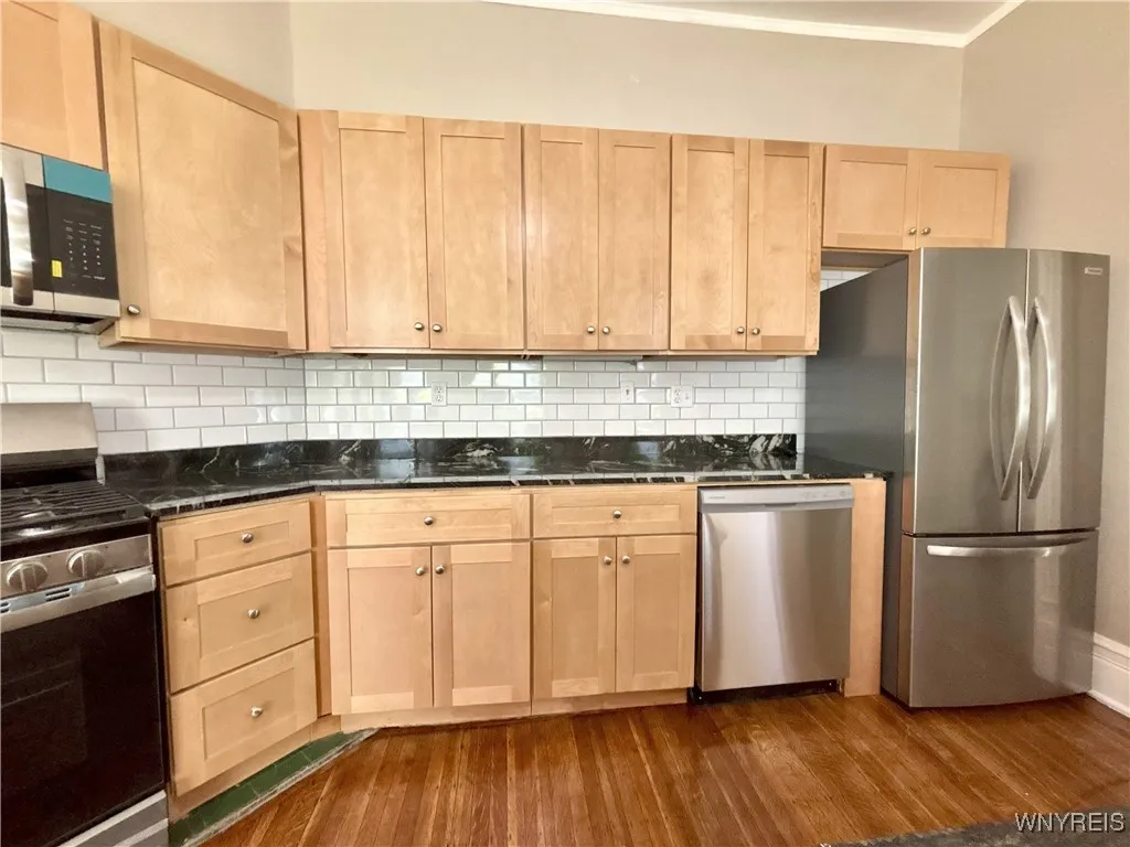 42 Richmond Avenue, Buffalo, New York 14222, Buffalo, New York 14222, 2 Bedrooms Bedrooms, 8 Rooms Rooms,1 BathroomBathrooms,Residential Lease,For Rent,42 Richmond Avenue, Buffalo, New York 14222,B1621742