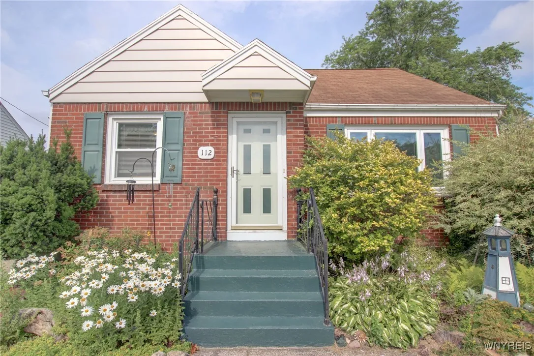 112 Vegola Avenue, Cheektowaga, New York 14225, Cheektowaga, New York 14225, 4 Bedrooms Bedrooms, 9 Rooms Rooms,2 BathroomsBathrooms,Residential,For Sale,112 Vegola Avenue, Cheektowaga, New York 14225,B1621609