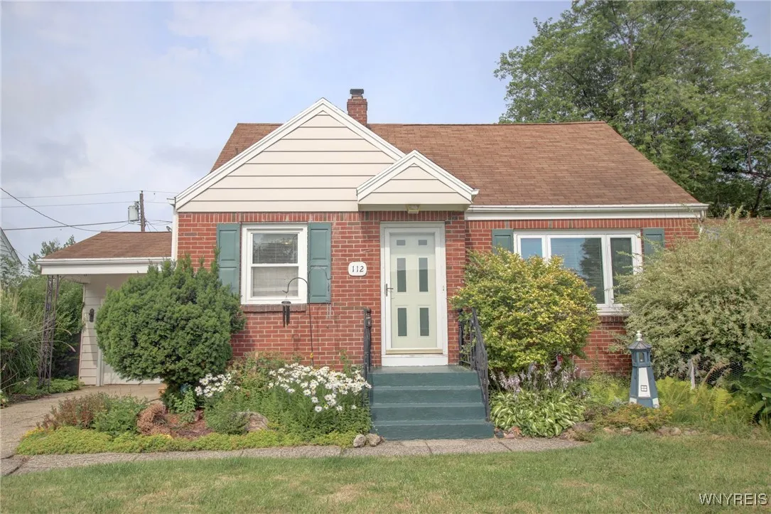 112 Vegola Avenue, Cheektowaga, New York 14225, Cheektowaga, New York 14225, 4 Bedrooms Bedrooms, 9 Rooms Rooms,2 BathroomsBathrooms,Residential,For Sale,112 Vegola Avenue, Cheektowaga, New York 14225,B1621609