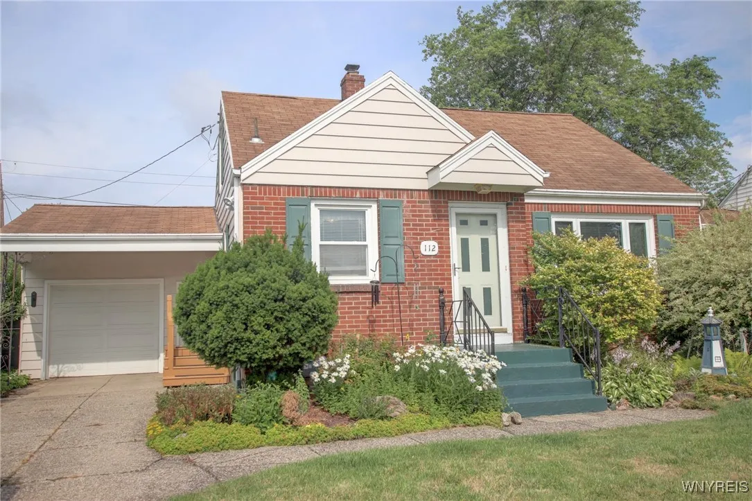 112 Vegola Avenue, Cheektowaga, New York 14225, Cheektowaga, New York 14225, 4 Bedrooms Bedrooms, 9 Rooms Rooms,2 BathroomsBathrooms,Residential,For Sale,112 Vegola Avenue, Cheektowaga, New York 14225,B1621609