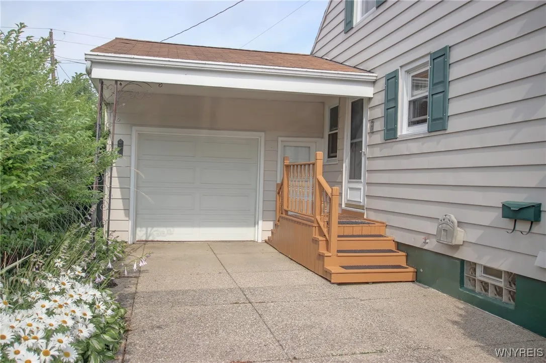 112 Vegola Avenue, Cheektowaga, New York 14225, Cheektowaga, New York 14225, 4 Bedrooms Bedrooms, 9 Rooms Rooms,2 BathroomsBathrooms,Residential,For Sale,112 Vegola Avenue, Cheektowaga, New York 14225,B1621609