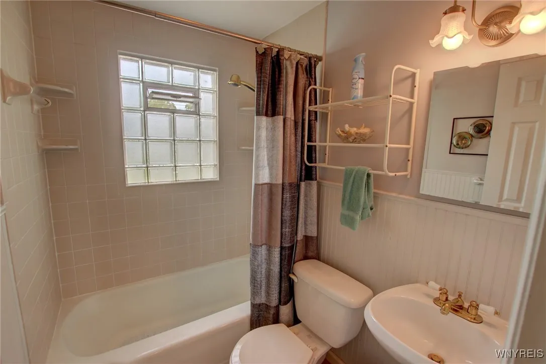 112 Vegola Avenue, Cheektowaga, New York 14225, Cheektowaga, New York 14225, 4 Bedrooms Bedrooms, 9 Rooms Rooms,2 BathroomsBathrooms,Residential,For Sale,112 Vegola Avenue, Cheektowaga, New York 14225,B1621609