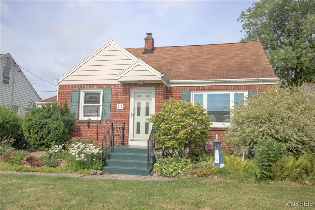 112 Vegola Avenue, Cheektowaga, New York 14225, Cheektowaga, New York 14225, 4 Bedrooms Bedrooms, 9 Rooms Rooms,2 BathroomsBathrooms,Residential,For Sale,112 Vegola Avenue, Cheektowaga, New York 14225,B1621609
