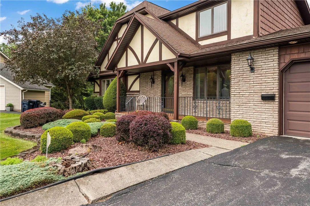 112 Red Rock Circle, Greece, New York 14626, Greece, New York 14626, 5 Bedrooms Bedrooms, 13 Rooms Rooms,4 BathroomsBathrooms,Residential,For Sale,112 Red Rock Circle, Greece, New York 14626,R1621143