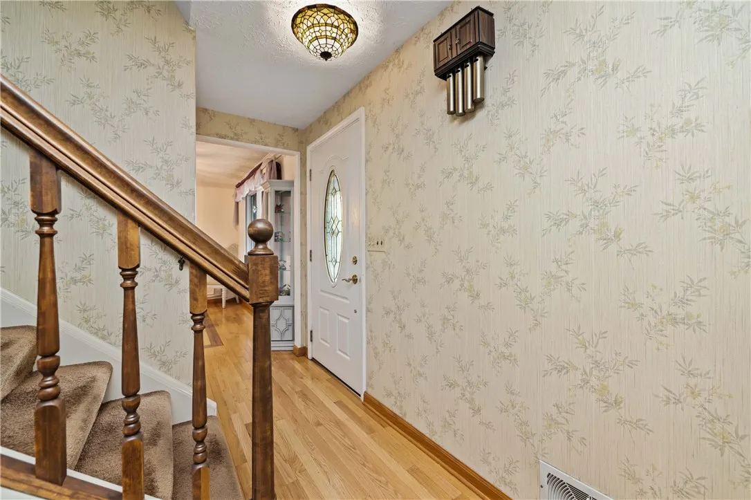 112 Red Rock Circle, Greece, New York 14626, Greece, New York 14626, 5 Bedrooms Bedrooms, 13 Rooms Rooms,4 BathroomsBathrooms,Residential,For Sale,112 Red Rock Circle, Greece, New York 14626,R1621143