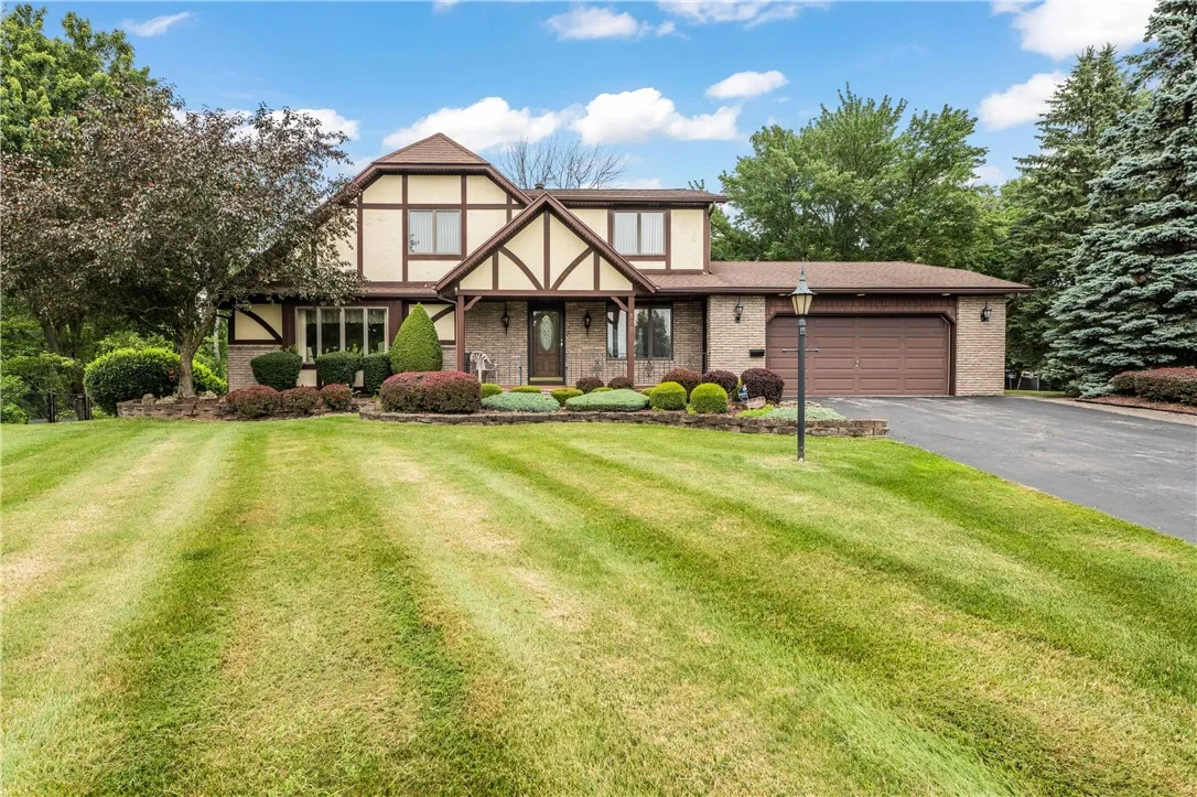 112 Red Rock Circle, Greece, New York 14626, Greece, New York 14626, 5 Bedrooms Bedrooms, 13 Rooms Rooms,4 BathroomsBathrooms,Residential,For Sale,112 Red Rock Circle, Greece, New York 14626,R1621143