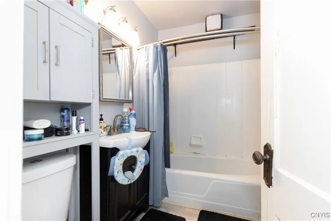 423 Highland Avenue, Dewitt, New York 13057, De Witt, New York 13057, 6 Bedrooms Bedrooms, ,2 BathroomsBathrooms,Residential,For Sale,423 Highland Avenue, Dewitt, New York 13057,S1621820