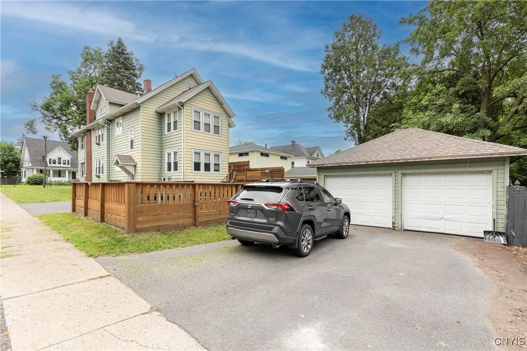 423 Highland Avenue, Dewitt, New York 13057, De Witt, New York 13057, 6 Bedrooms Bedrooms, ,2 BathroomsBathrooms,Residential,For Sale,423 Highland Avenue, Dewitt, New York 13057,S1621820