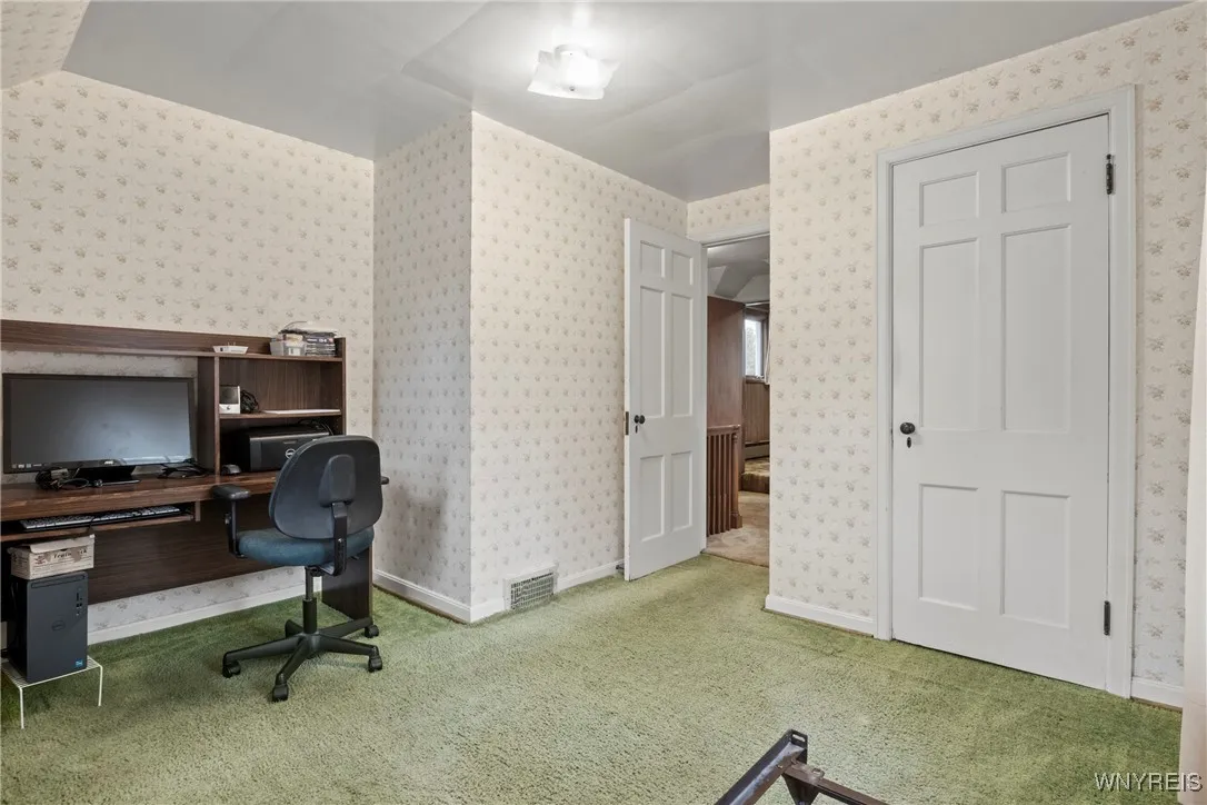 9120 Champlain Avenue, Niagara Falls, New York 143, Niagara Falls, New York 14304, 3 Bedrooms Bedrooms, 7 Rooms Rooms,1 BathroomBathrooms,Residential,For Sale,9120 Champlain Avenue, Niagara Falls, New York 143,B1621784
