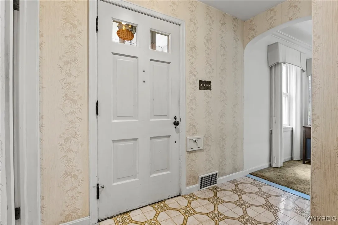 9120 Champlain Avenue, Niagara Falls, New York 143, Niagara Falls, New York 14304, 3 Bedrooms Bedrooms, 7 Rooms Rooms,1 BathroomBathrooms,Residential,For Sale,9120 Champlain Avenue, Niagara Falls, New York 143,B1621784