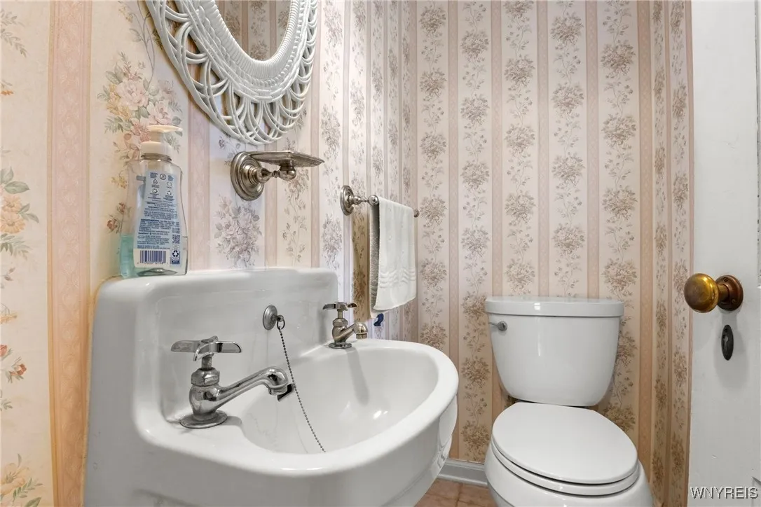 9120 Champlain Avenue, Niagara Falls, New York 143, Niagara Falls, New York 14304, 3 Bedrooms Bedrooms, 7 Rooms Rooms,1 BathroomBathrooms,Residential,For Sale,9120 Champlain Avenue, Niagara Falls, New York 143,B1621784