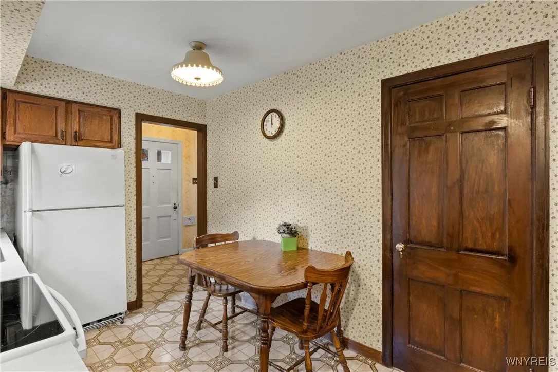 9120 Champlain Avenue, Niagara Falls, New York 143, Niagara Falls, New York 14304, 3 Bedrooms Bedrooms, 7 Rooms Rooms,1 BathroomBathrooms,Residential,For Sale,9120 Champlain Avenue, Niagara Falls, New York 143,B1621784