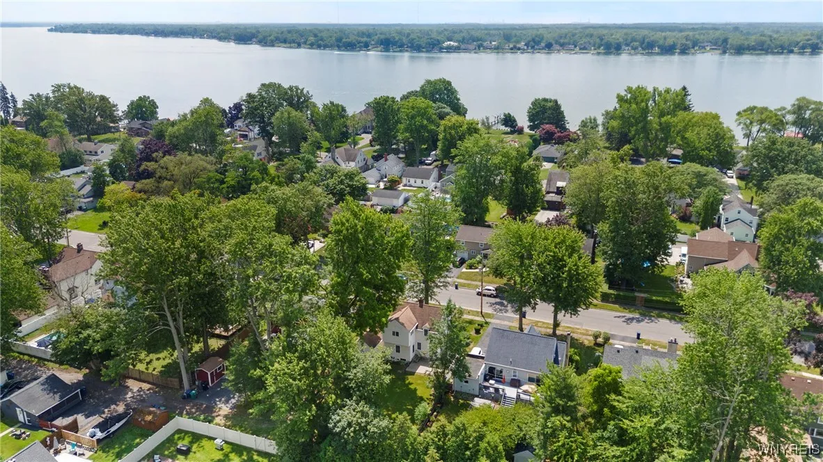 One block away from the upper Niagara River