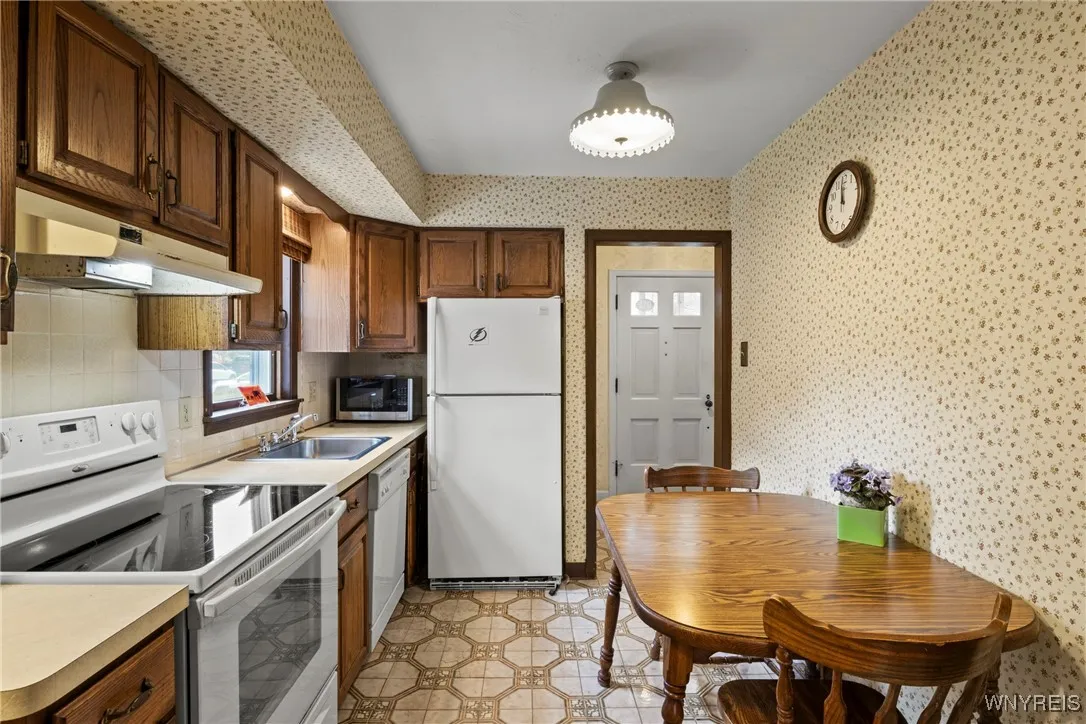 9120 Champlain Avenue, Niagara Falls, New York 143, Niagara Falls, New York 14304, 3 Bedrooms Bedrooms, 7 Rooms Rooms,1 BathroomBathrooms,Residential,For Sale,9120 Champlain Avenue, Niagara Falls, New York 143,B1621784
