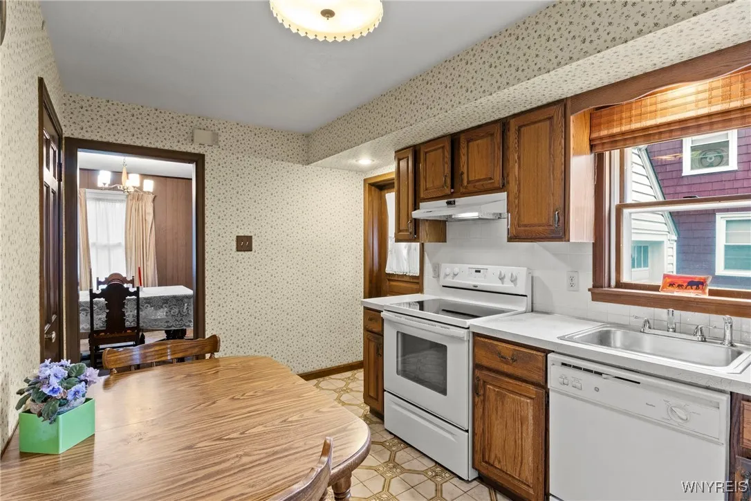 9120 Champlain Avenue, Niagara Falls, New York 143, Niagara Falls, New York 14304, 3 Bedrooms Bedrooms, 7 Rooms Rooms,1 BathroomBathrooms,Residential,For Sale,9120 Champlain Avenue, Niagara Falls, New York 143,B1621784