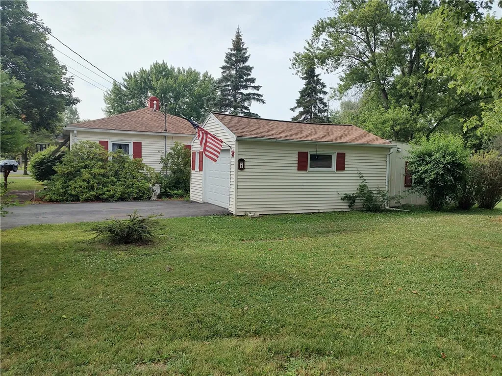 1 Seneca Circle, Seneca Falls, New York 13148, Seneca Falls, New York 13148, 2 Bedrooms Bedrooms, 7 Rooms Rooms,1 BathroomBathrooms,Residential,For Sale,1 Seneca Circle, Seneca Falls, New York 13148,R1622060