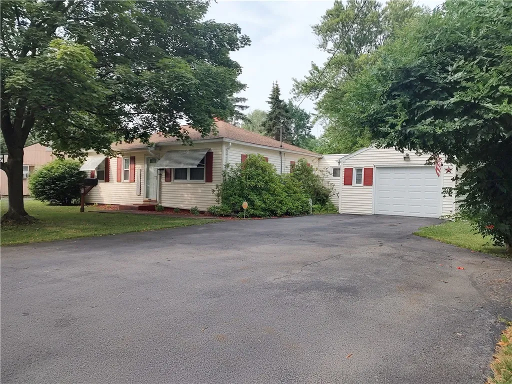 1 Seneca Circle, Seneca Falls, New York 13148, Seneca Falls, New York 13148, 2 Bedrooms Bedrooms, 7 Rooms Rooms,1 BathroomBathrooms,Residential,For Sale,1 Seneca Circle, Seneca Falls, New York 13148,R1622060