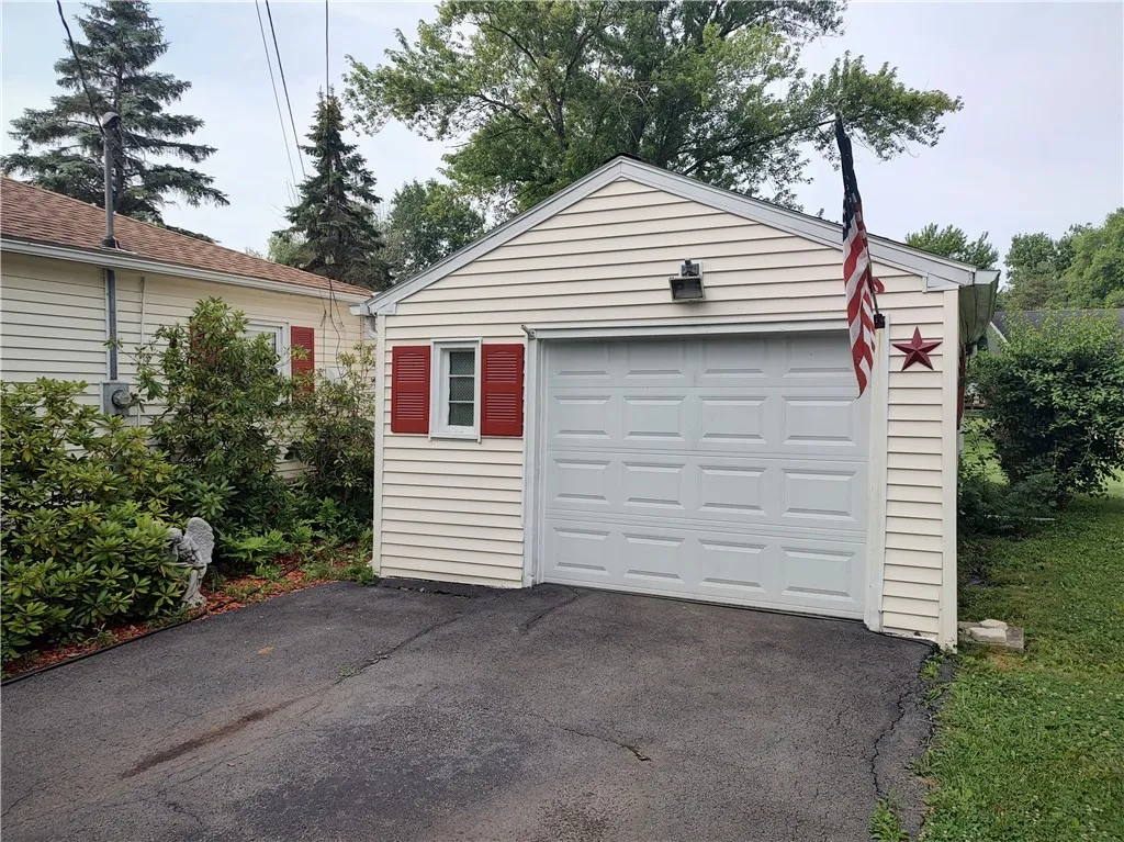 1 Seneca Circle, Seneca Falls, New York 13148, Seneca Falls, New York 13148, 2 Bedrooms Bedrooms, 7 Rooms Rooms,1 BathroomBathrooms,Residential,For Sale,1 Seneca Circle, Seneca Falls, New York 13148,R1622060
