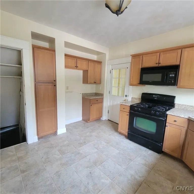 271 Fenway Drive, Syracuse, New York 13224, Syracuse, New York 13224, 3 Bedrooms Bedrooms, 8 Rooms Rooms,1 BathroomBathrooms,Residential,For Sale,271 Fenway Drive, Syracuse, New York 13224,S1622111