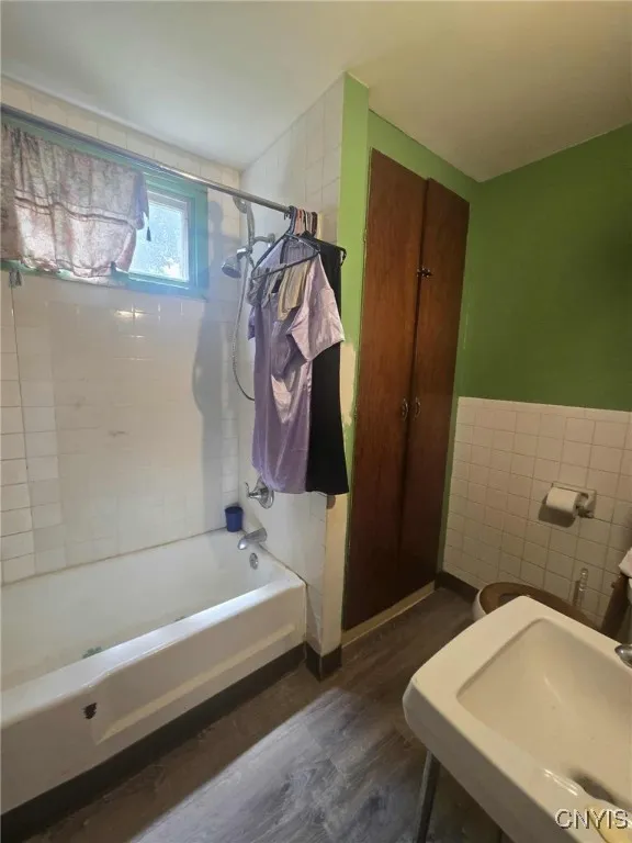 223 Lakeview Avenue, Syracuse, New York 13204, Syracuse, New York 13204, 6 Bedrooms Bedrooms, ,2 BathroomsBathrooms,Residential,For Sale,223 Lakeview Avenue, Syracuse, New York 13204,S1621023